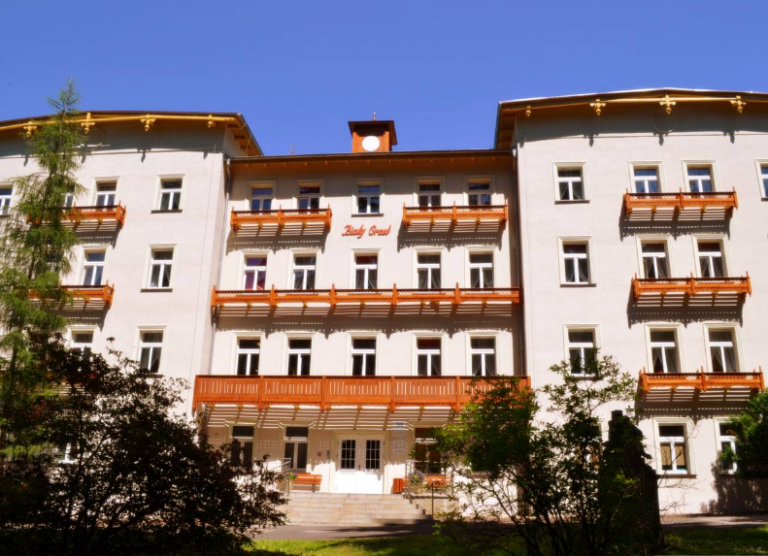 Dolnośląski Ośrodek Opieki Międzypokoleniowej Biały Orzeł