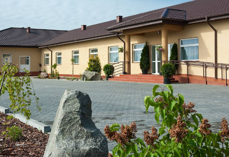 Dom Opieki Dla Osób Starszych Dęby